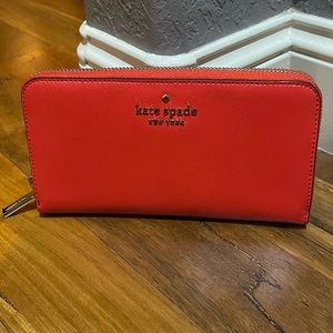 Women’s large leather Kate Spade wallet BNWT Retail $229